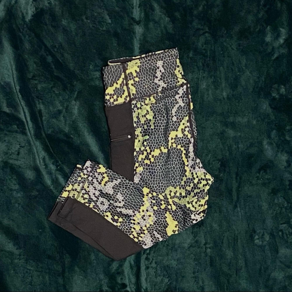 Beehive workout leggings